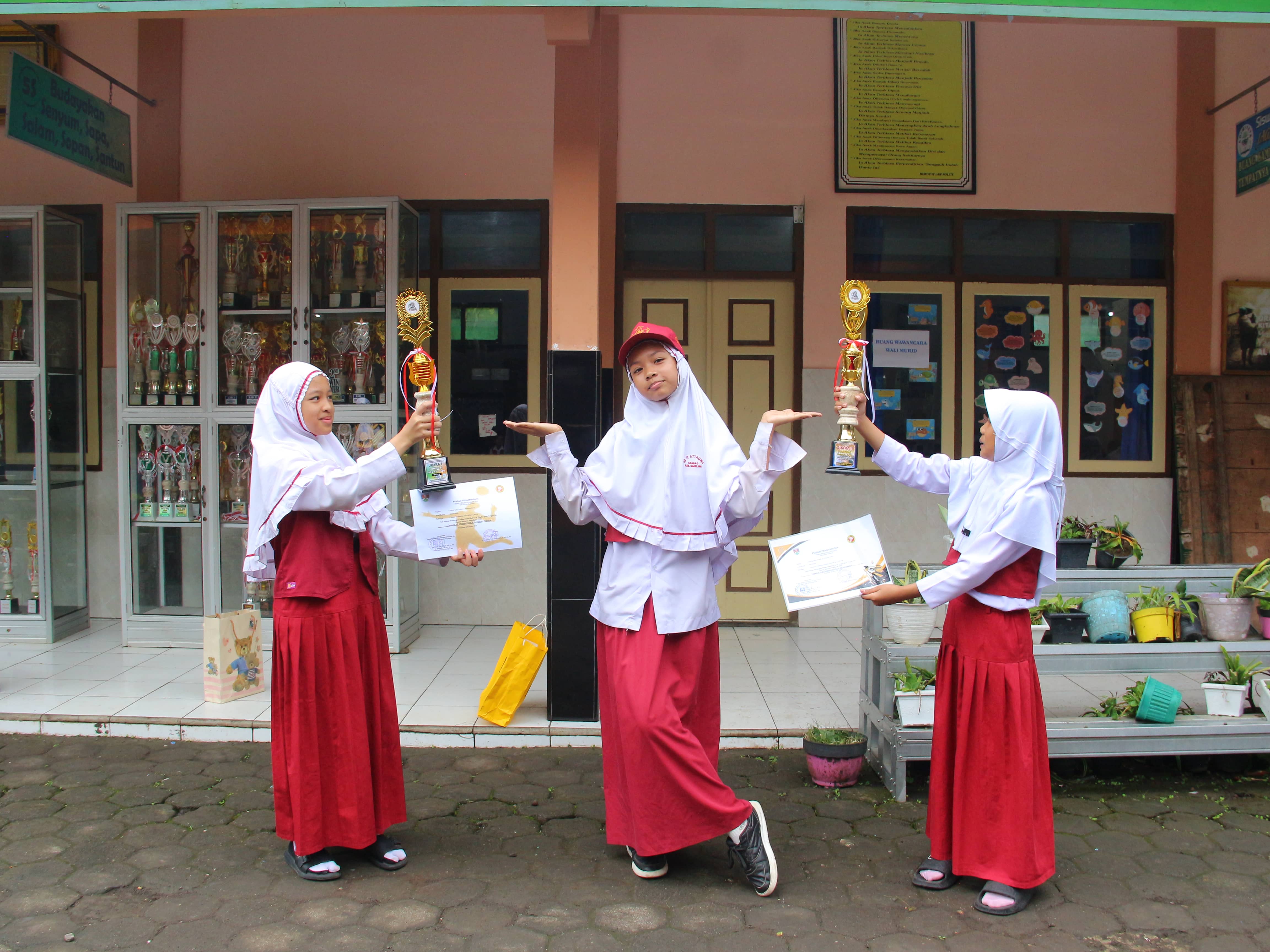 Juara I Tunggal Madya SD 5–6 Putri Bulutangkis Pelajar Antarklub Tingkat Jateng & DIY.